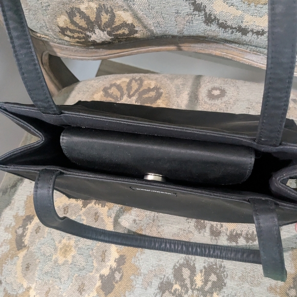 Kate Spade black bag. 11" x 7.5" x 5" - Picture 7 of 10